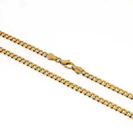 Kedja fasettslipad pansar i 14K guld. Den är 56 cm lång, 4 mm bred och väger 26,6g. Karbinhake.