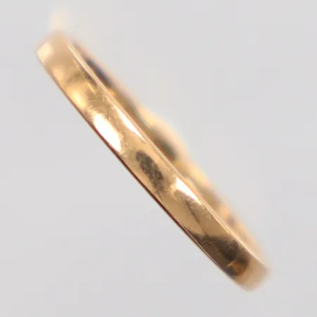 Ring slät, Ø16, gravyr, 18K.  Vikt: 1,6 g