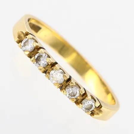 Ring med diamanter 0,20ctv, stl 17½, bredd ca 2mm, 18K Vikt: 2,5 g