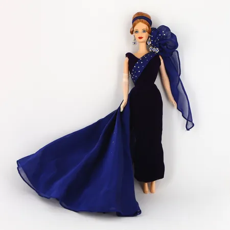 Barbiedocka, The Offical Collector`s Club, Embassy Waltz 1990-tal, saknar skor Vikt: 0 g Skickas med paket.