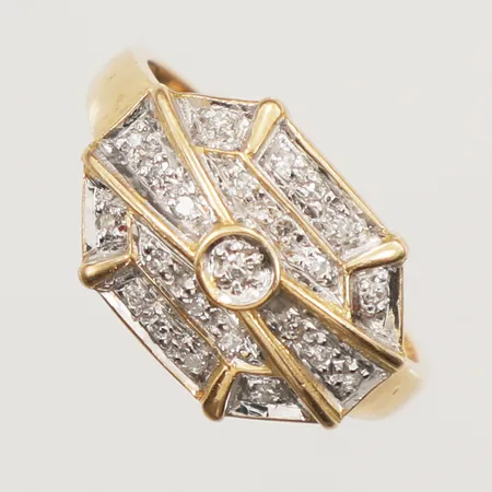 Ring med diamanter, 23xca0,005ct, stl 17, bredd 1,8-10,8mm, 18K Vikt: 3,4 g