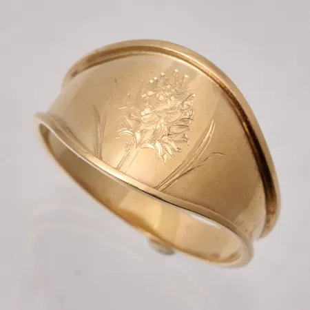 Ring i 18K guld, Brunkulla, stl 20½, bredd 4-13,8mm, tillverkad av Guldfynd, vikt 3,19g.