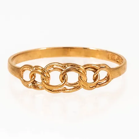 Ring bismarck i 18K guld. Den är 1,8 - 5 mm bred, är i storlek 18¼ och väger 1,1g. 