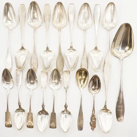 Nitton skedar, monogramgravyr, 813-830/1000 silver Vikt: 755,8 g