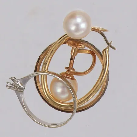 Diverse guld, pärlor, gravyr, skadat, defekt, 18K Bruttovikt 10g