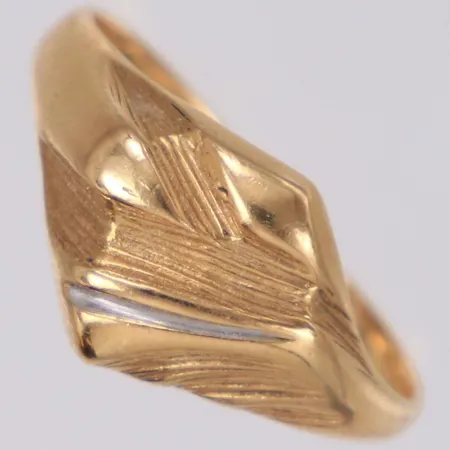 Ring, stl 18, bredd 1,9-9,8mm, BEH Bengt Hallberg Guldsmeds AB Köping 1998, 18K Vikt: 2,8 g