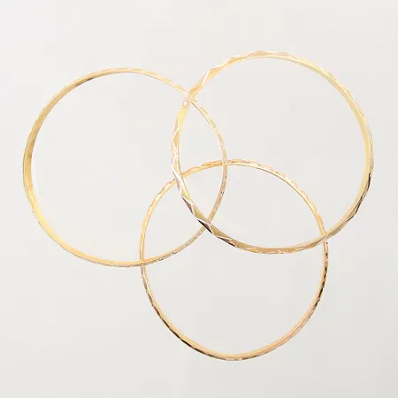 3 Armringar, buckliga, skeva, 14K Vikt: 7,1 g