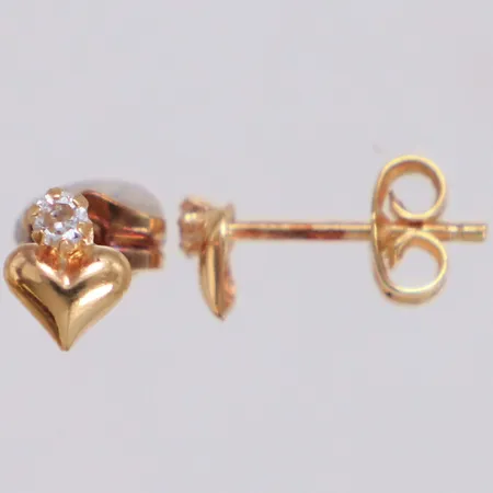 Ett par örhängen med stenar, längd 11mm, bredd 11,5mm, en snurrebuss saknas, förgyllda, 925/1000 silver Vikt: 2 g