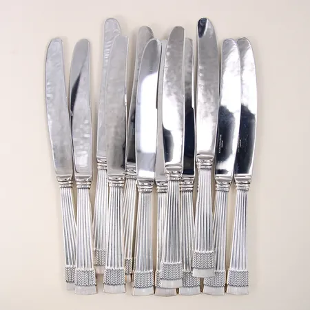 Bordsknivar 12st, modell Chateau, längd 21,5cm, blad i rostfritt stål, MEMA, silver 830/1000 Vikt: 701,3 g