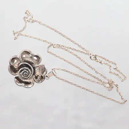 Collier ankarlänk, blomma, längd 60cm, bredd 2mm, lås något defekt, Silver. Vikt: 11,8 g