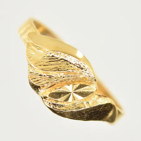 Ring, stl 16¼, bredd 2-8 mm, 18K. Vikt: 1,7 g