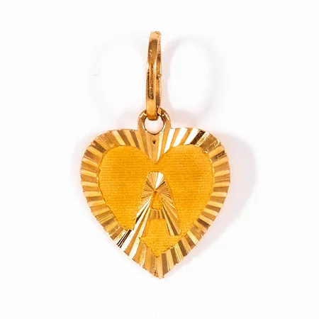 Hänge "A" i 21K guld. Det är 23 mm långt inkl. ögla och väger 0,8g. 