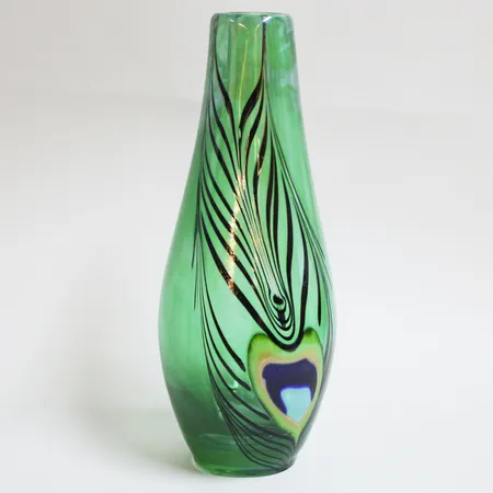 Vas Peacock Målerås, Ludvig Löfgren, grön, ca 34cm, signatur nr 75 av 299. Nypris ca 3500kr Skickas med postpaket.