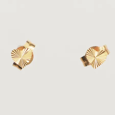 Ett par örhängen hjärtan, längd 3,9mm, bredd 4mm, 18K Vikt: 0,4 g