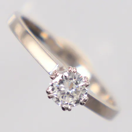 Ring med diamant ca 0,46ct, Ø16½, VS/SI vitguld, 18K. Vikt: 2,3 g