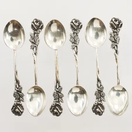 Sex moccaskedar med floral dekor, längd 9cm, silver 830/1000 Vikt: 51,2 g