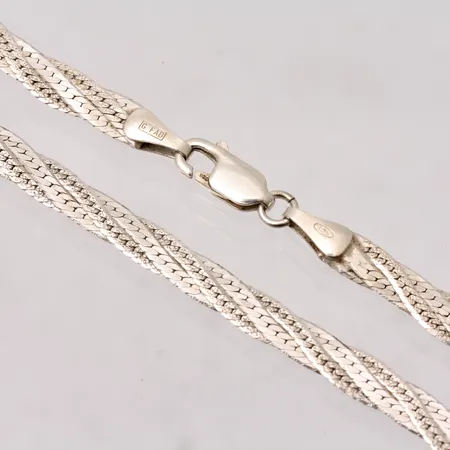 Kedja i silver, 43cm, 3st tvistade kedjor, bredd 4,4mm, 925/1000, tillverkad av Guldfynd, vikt 11,98g.