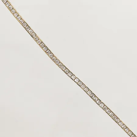 Armband med vita stenar, längd ca 17cm, bredd 2,5mm, skev länk, defekt lås, 18K Vikt: 8,9 g