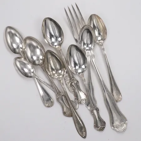 Diverse silverbestick, delvis gravyrer, silver Vikt: 154,1 g