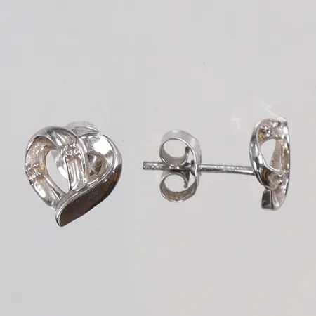 Ett par Örhängen i vitguld i form av hjärtan med diamanter 4xca0,005ct 8x8mm 18K Vikt: 1,5 g