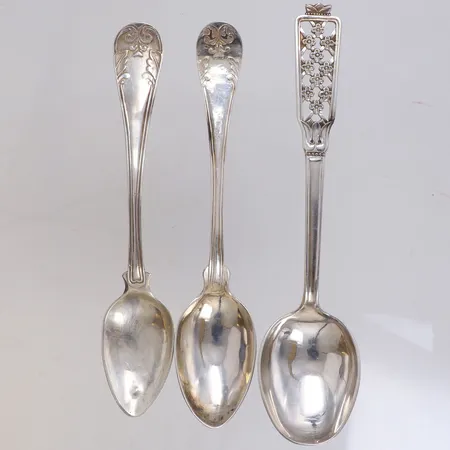 3 skedar, olika modeller, längd 14-15,5cm, 830/1000 silver Vikt: 56 g