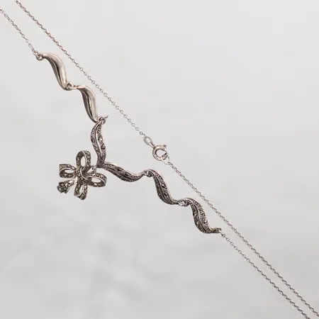 Collier med Markasiter, längd 43, bredd 1-4mm, silver. Vikt: 8 g