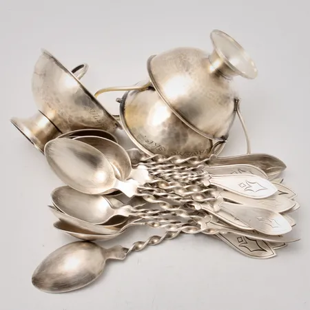 Diverse defekt silver, 830/1000, vikt 345,7g.