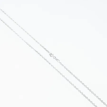 Kedja fasettslipad ankarlänk i silver (925/1000). Den är 70 cm lång, 2 mm bred och väger 7,0g. Springring. 
