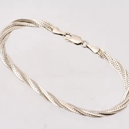 Armband i silver, 18,5cm, 3st tvistade kedjor, bredd 4,4mm, 925/1000, tillverkad av Guldfynd, vikt 5,39g.