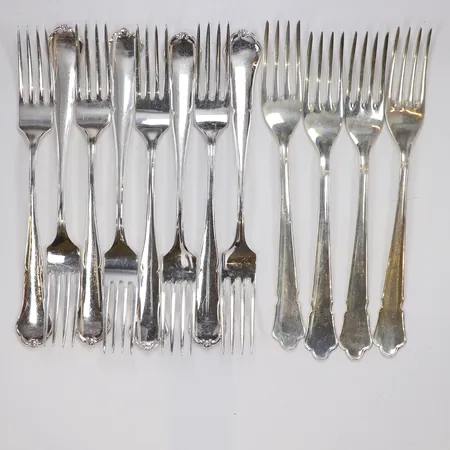 Diverse Silverskedar 4st modell Chippendale samt 8st Viktoria längd 17-18 cm silver 830/1000 Vikt: 417,1 g