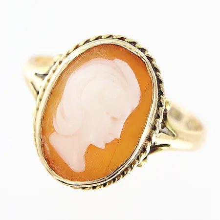 Ring, camé stl 17½, bredd 1,9-15mm, slitage på camé, 14K. Bruttovikt: 2,8gram Vikt: 2,9 g