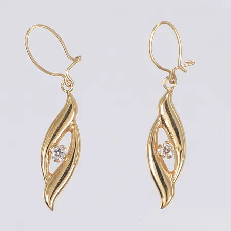 Ett par örhängen med vita stenar, höjd 36mm, 18K Vikt: 0,7 g