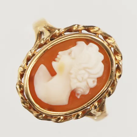 Ring med camé, stl 19¼, bredd 19,1mm, 18K Vikt: 4 g