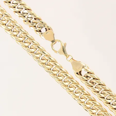 Kedja, längd 66,5cm, bredd 8,4mm, smärre bucklor, ihålig, 18K Vikt: 19,8 g