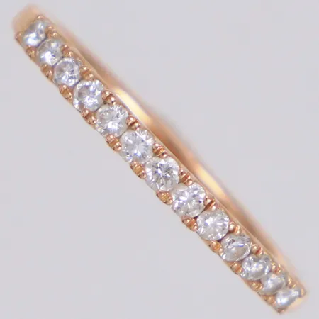 Ring halvallians med diamanter 13x ca 0,02ct totalt 0,33ct enligt gravyr, stl 18¼, bredd 1,7-2,2mm, Kaplans Safir AB, 18K Vikt: 2,8 g