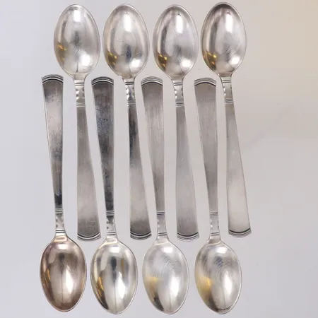 8 Kaffeskedar, modell Rosenholm, längd 12cm, gravyr, schatull, 830/1000 silver Vikt: 114 g