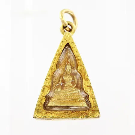 Hänge, Buddhafigur troligen i konstmassa, plastglas med spricka, 34x 19mm, 18K i ram och ögla. Bruttovikt 6,6gram 