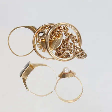 Diverse guld med stenar och pärla, gravyr, delvis defekter 18K Vikt: 25,2 g