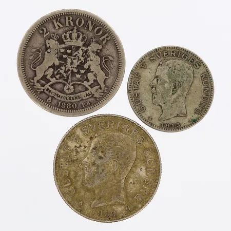 Tre mynt i olika valörer och årtal, silver 800/1000 Vikt: 36,9 g