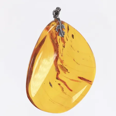 Hänge med bärnsten 68x40mm inkl. ögla, ostämplat silver bruttovikt: 15,2g Vikt: 15,2 g