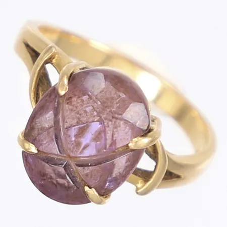 Ring med lila slipad sten stl 18 bredd 2-12mm smutsig 18K Vikt: 5,5 g