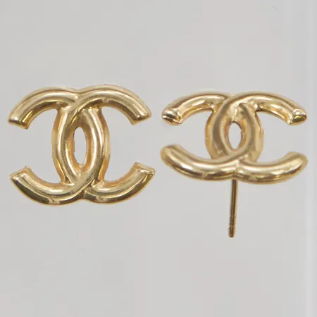 Ett par örhängen 16x13mm, 18K 2,2g.  OBS EJ MÄRKESDESIGN!!