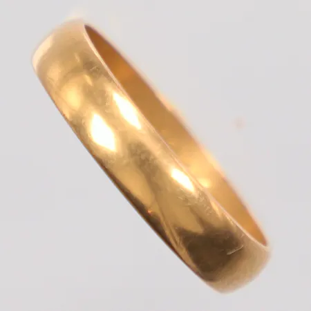 Ring slät, Ø18¼, gravyr, 18K. Vikt: 3,4 g