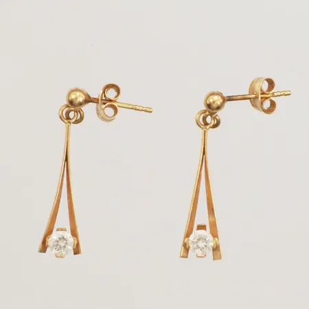 Ett par örhängen med vita stenar, längd 24mm, bredd 0,8-6mm, 18K Vikt: 1,4 g