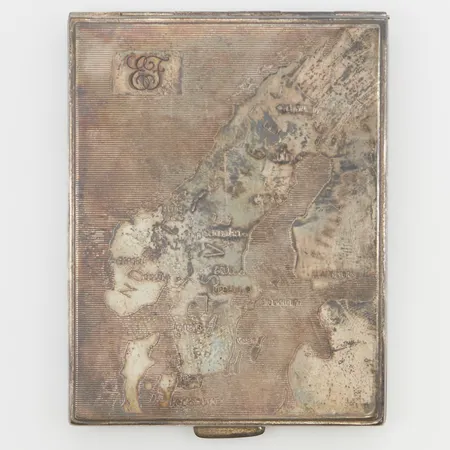 Cigarettetui "Sverige", graverad, 830/1000 Silver 136,9g.