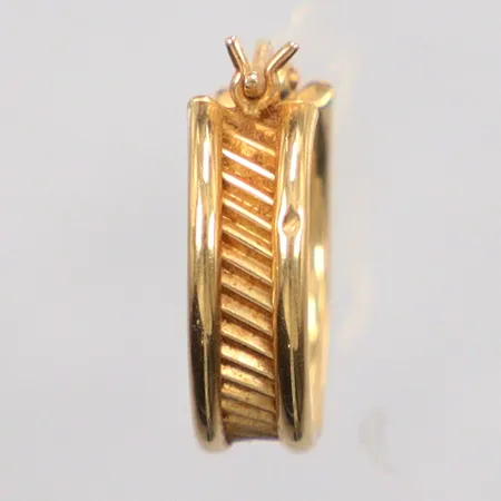 Ett udda örhänge Creol Ø18mm, något ojämn, 18K Vikt: 1,4 g