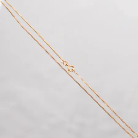  Kedja, längd ca 38cm, bredd 1 mm, 18K.   Vikt: 2,2 g