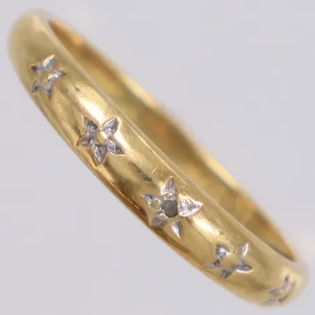 Ring med diamant ca 0,01ct, stl 17¾, bredd 4mm, 18K