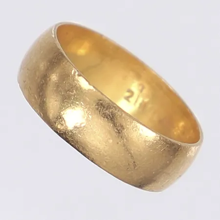 Ring, stl 17, bredd 5mm, 21K Vikt: 4,9 g