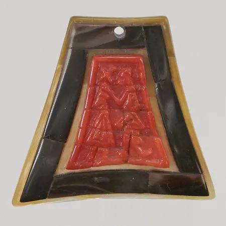 Brosch Verdina Pense, Alghero, pärlemor samt snidad korall.